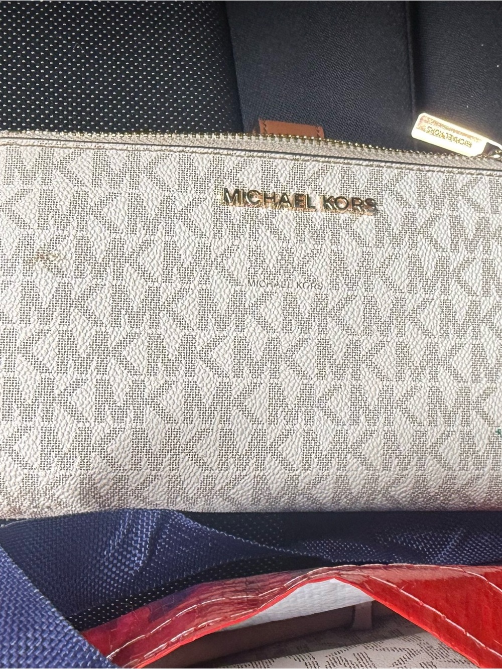 Michael Kors Signature Zip Wallet - Metallic Silver